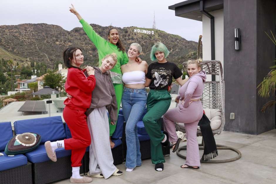 zwischen-po-neid-und-blumengestecken-–-eine-ganz-normale-woche-bei-„germany’s-next-topmodel“ zwischen-po-neid-und-blumengestecken-–-eine-ganz-normale-woche-bei-„germany’s-next-topmodel“