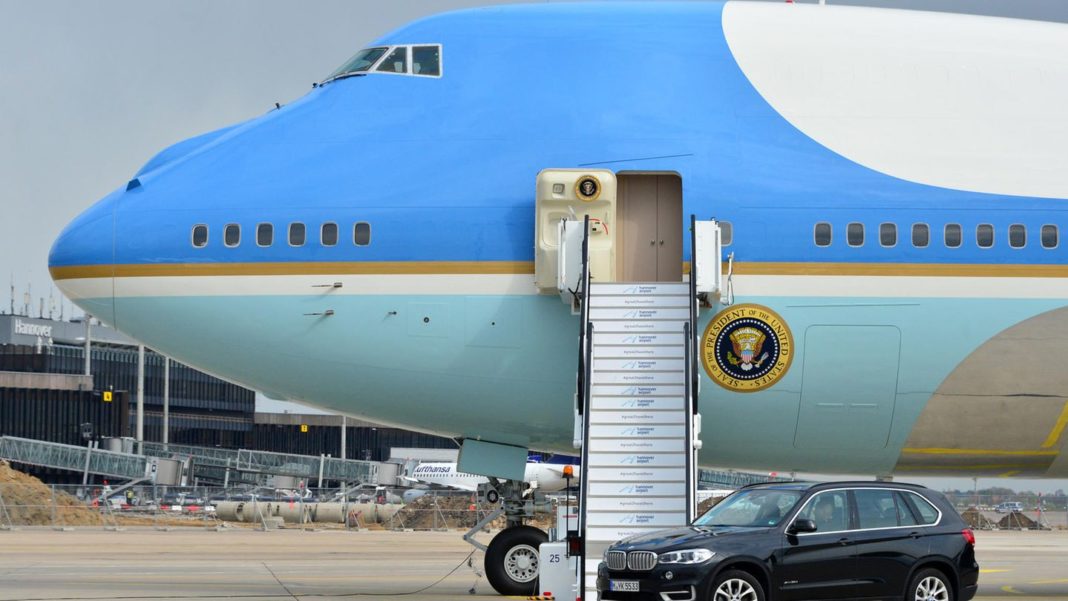 boeings-produktionsprobleme:-air-force-one:-flugzeugbauer-vergessen-geleerte-schnapsflaschen-im-neuen-jumbojet-fuer-den-us-praesidenten