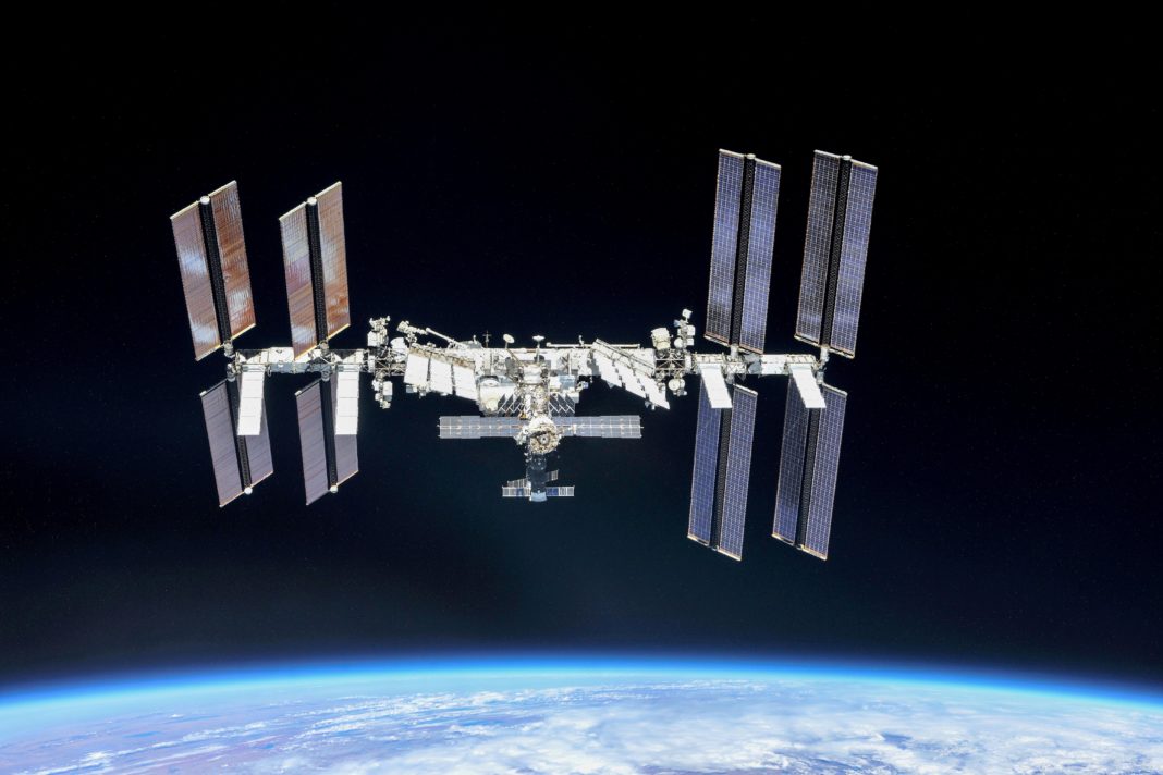 erster-privat-organisierter-flug-zur-weltraumstation-iss-gestartet