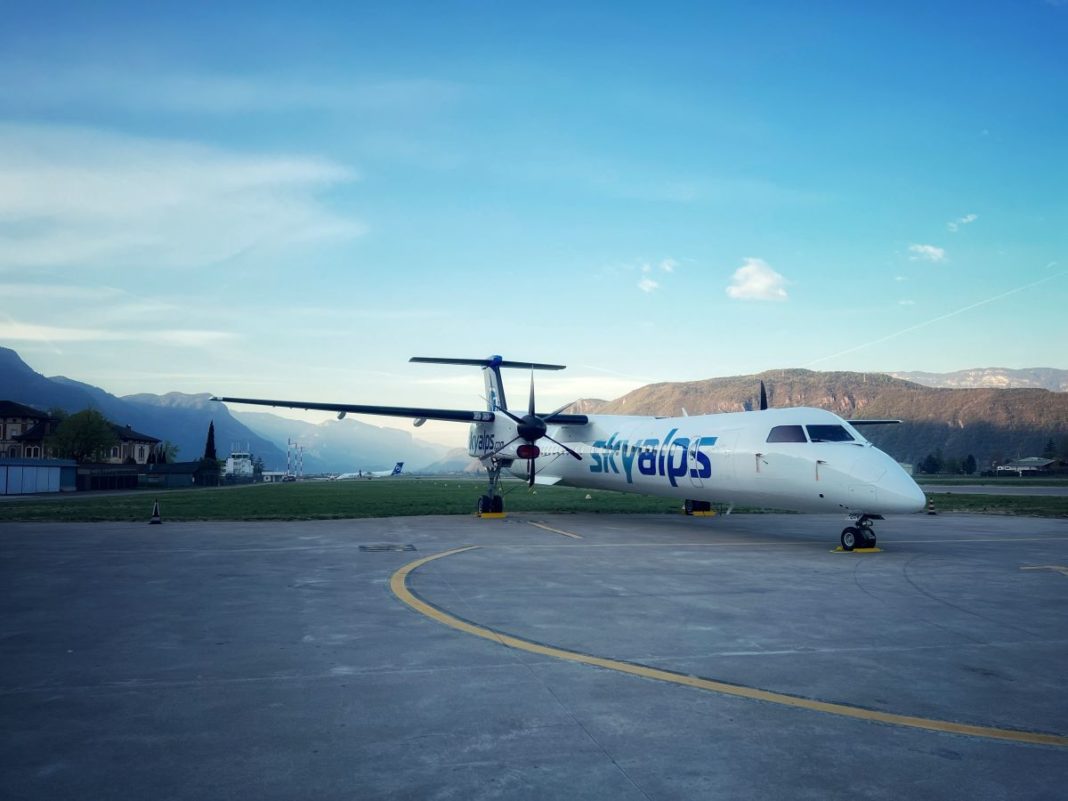 bozen:-ehemalige-aua-dash-8-400-fliegt-jetzt-fuer-skyalps bozen:-ehemalige-aua-dash-8-400-fliegt-jetzt-fuer-skyalps