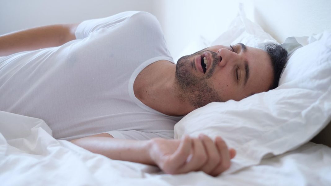 erholsamer-schlaf:-was-hilft-gegen-das-schnarchen?-das-sollen-anti-schnarch-kissen,-schnarchring-und-co.-bewirken erholsamer-schlaf:-was-hilft-gegen-das-schnarchen?-das-sollen-anti-schnarch-kissen,-schnarchring-und-co.-bewirken
