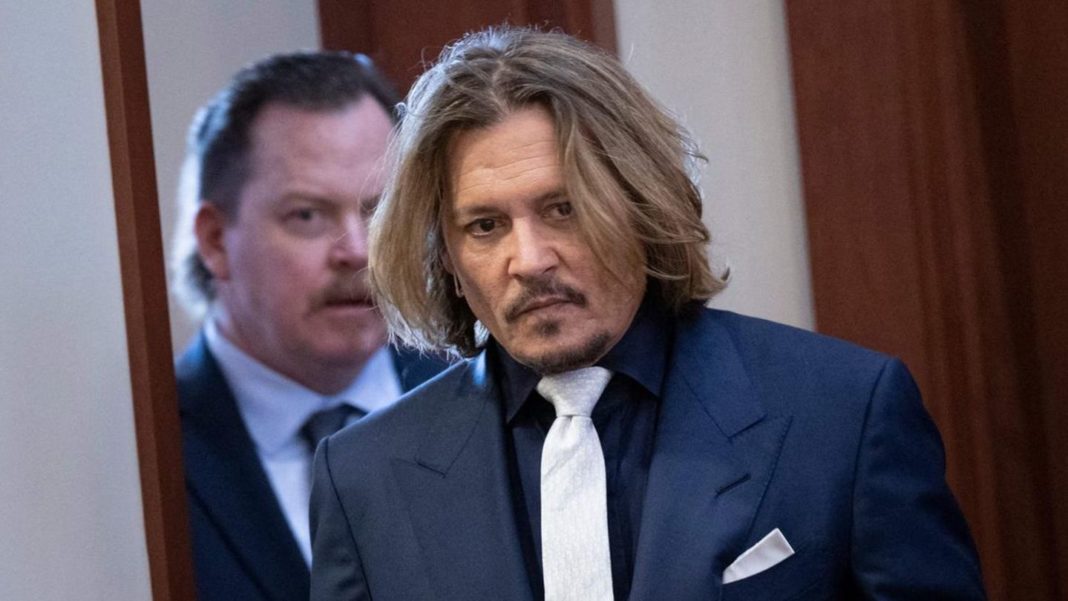 prozess:-schlimme-vorwuerfe-von-amber-heard:-johnny-depp-habe-sie-“mit-einer-schnapsflasche-penetriert” prozess:-schlimme-vorwuerfe-von-amber-heard:-johnny-depp-habe-sie-“mit-einer-schnapsflasche-penetriert”