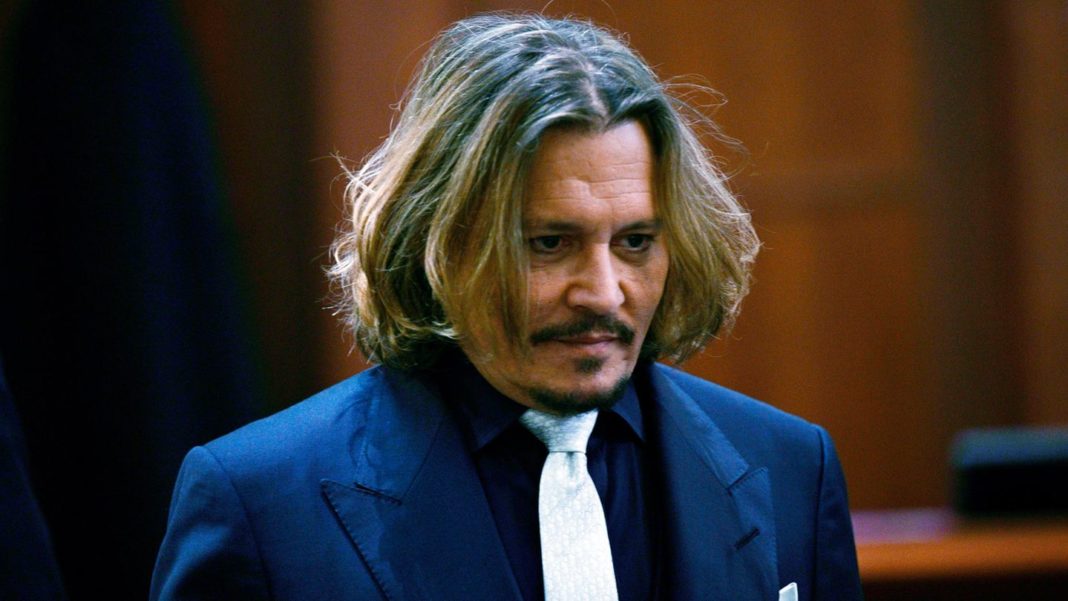 details-im-gerichtsprozess:-johnny-depps-kindheit-soll-von-schlaegen-und-missbrauch-gepraegt-gewesen-sein details-im-gerichtsprozess:-johnny-depps-kindheit-soll-von-schlaegen-und-missbrauch-gepraegt-gewesen-sein