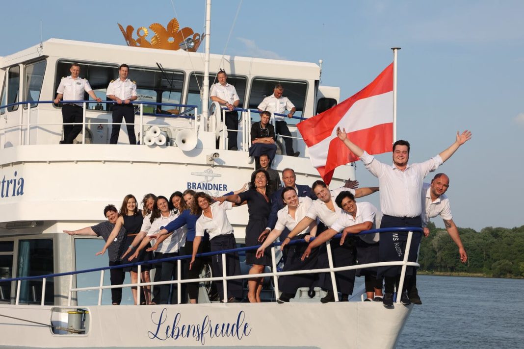wachau:-brandner-donauschiffe-wieder-auf-der-donau-unterwegs wachau:-brandner-donauschiffe-wieder-auf-der-donau-unterwegs