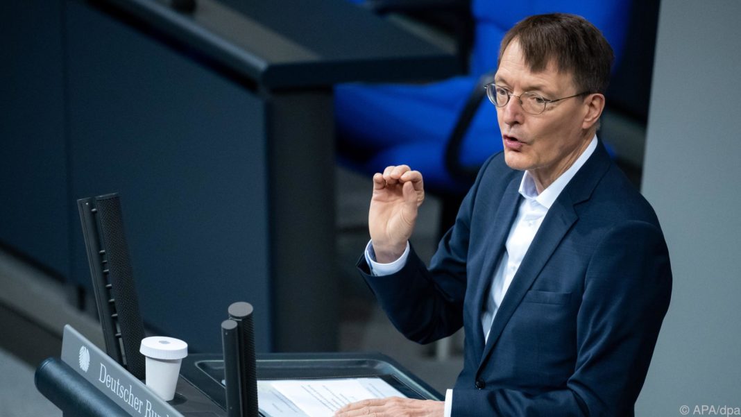 lauterbach-rechnet-mit-angepasstem-impfstoff-im-september