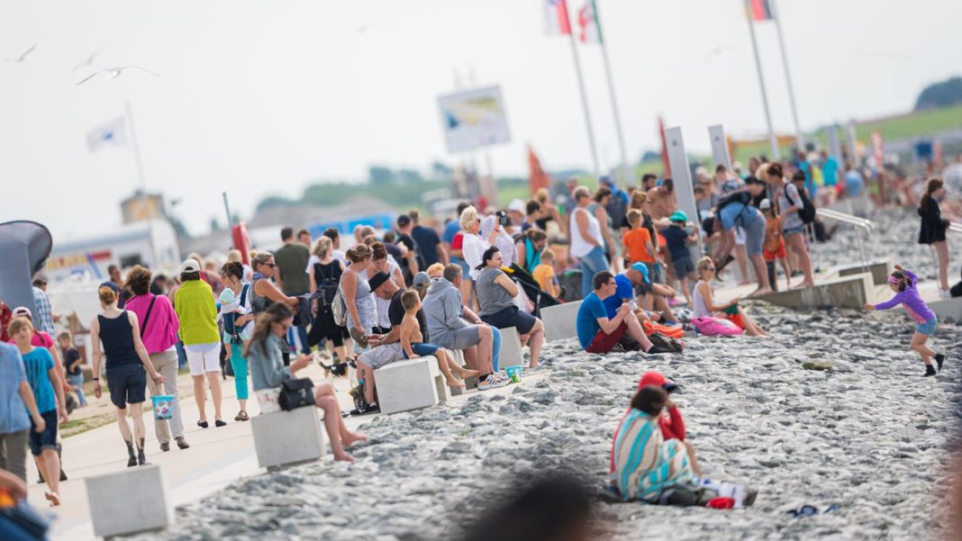 preiswert-an-nord-und-ostsee:-fuer-neun-euro-im-monat-ans-meer:-so-kommen-sie-mit-regionalzuegen-zu-deutschlands-strandbahnhoefen