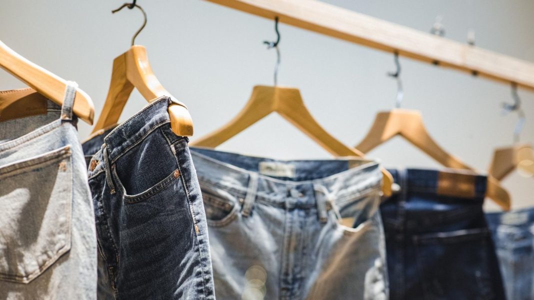 mode-fuer-frauen:-jeans-trends-2022:-diese-fuenf-modelle-sind-jetzt-besonders-angesagt mode-fuer-frauen:-jeans-trends-2022:-diese-fuenf-modelle-sind-jetzt-besonders-angesagt