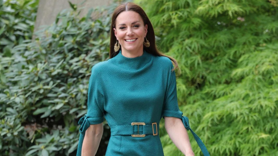 royale-fashion-looks:-im-gruenen-schmeichel-dress-strahlt-sie-bei-design-preisverleihung royale-fashion-looks:-im-gruenen-schmeichel-dress-strahlt-sie-bei-design-preisverleihung