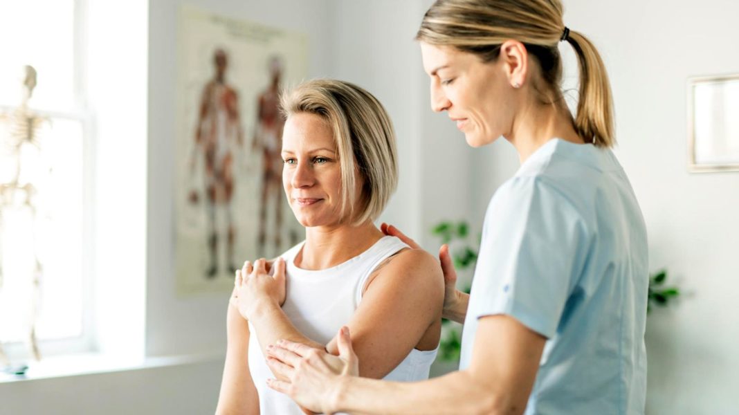 von-kalkschulter-bis-frozen-shoulder:-chronische-schulterschmerzen:-auch-ohne-operation-gibt-es-hilfe von-kalkschulter-bis-frozen-shoulder:-chronische-schulterschmerzen:-auch-ohne-operation-gibt-es-hilfe