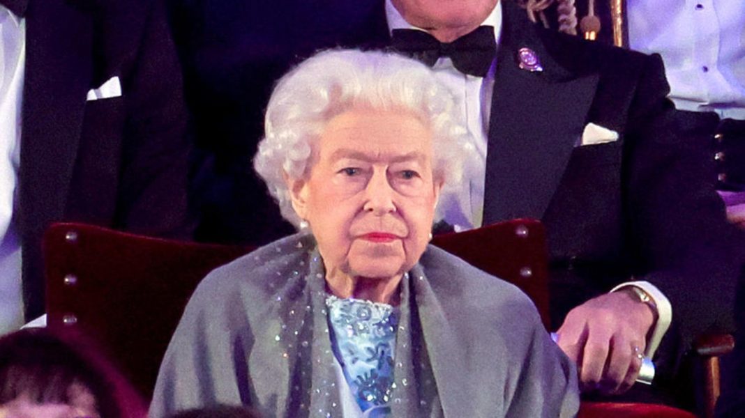 queen-elizabeth:-mit-diesem-auftritt-ruehrt-enkelin-lady-louise-sie-zu-traenen queen-elizabeth:-mit-diesem-auftritt-ruehrt-enkelin-lady-louise-sie-zu-traenen