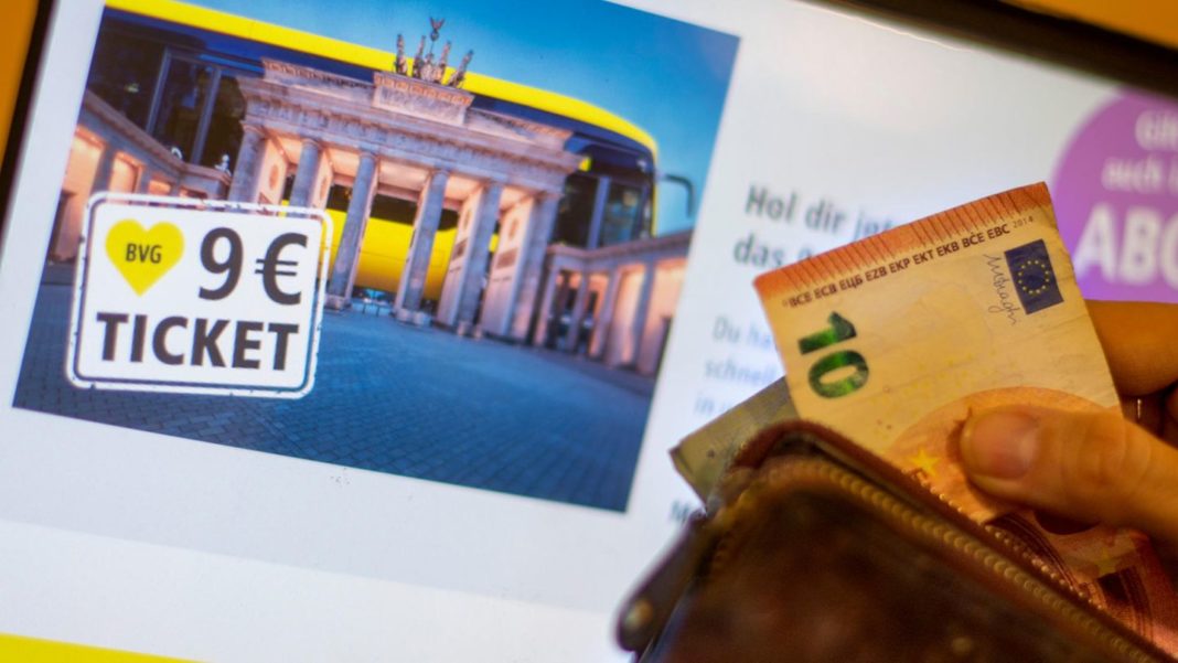 start-ab-1.-juni:-schnaeppchen-fahrkarte-fuer-busse-und-bahnen:-so-funktioniert-das-9-euro-ticket start-ab-1.-juni:-schnaeppchen-fahrkarte-fuer-busse-und-bahnen:-so-funktioniert-das-9-euro-ticket