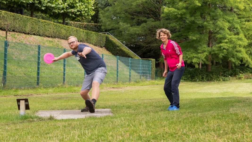 trendsport:-mehr-als-einfach-nur-frisbee-werfen-–-so-funktioniert-discgolf trendsport:-mehr-als-einfach-nur-frisbee-werfen-–-so-funktioniert-discgolf
