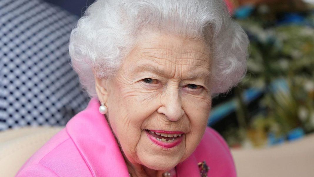 buckingham-palace:-die-queen-sucht-neues-personal-–-warum-sie-weniger-als-den-mindestlohn-zahlt buckingham-palace:-die-queen-sucht-neues-personal-–-warum-sie-weniger-als-den-mindestlohn-zahlt