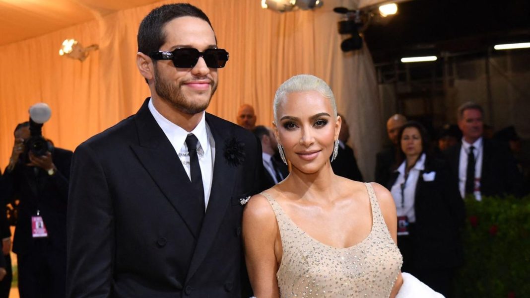 70-jaehriges-thronjubilaeum:-sie-will-unbedingt-zum-konzert-der-queen-–-aber-der-palast-laesst-kim-kardashian-abblitzen 70-jaehriges-thronjubilaeum:-sie-will-unbedingt-zum-konzert-der-queen-–-aber-der-palast-laesst-kim-kardashian-abblitzen