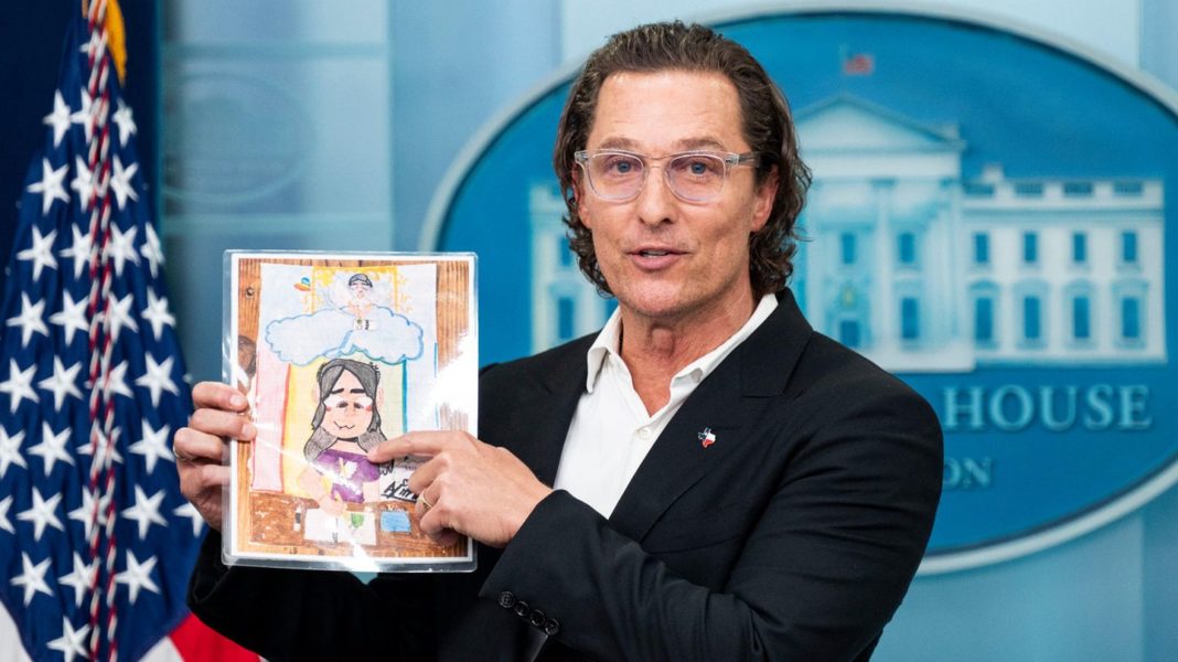 schauspieler-aus-uvalde:-im-weissen-haus-haute-er-auf-den-tisch:-matthew-mcconaughey-kaempft-fuer-waffengesetz-reform