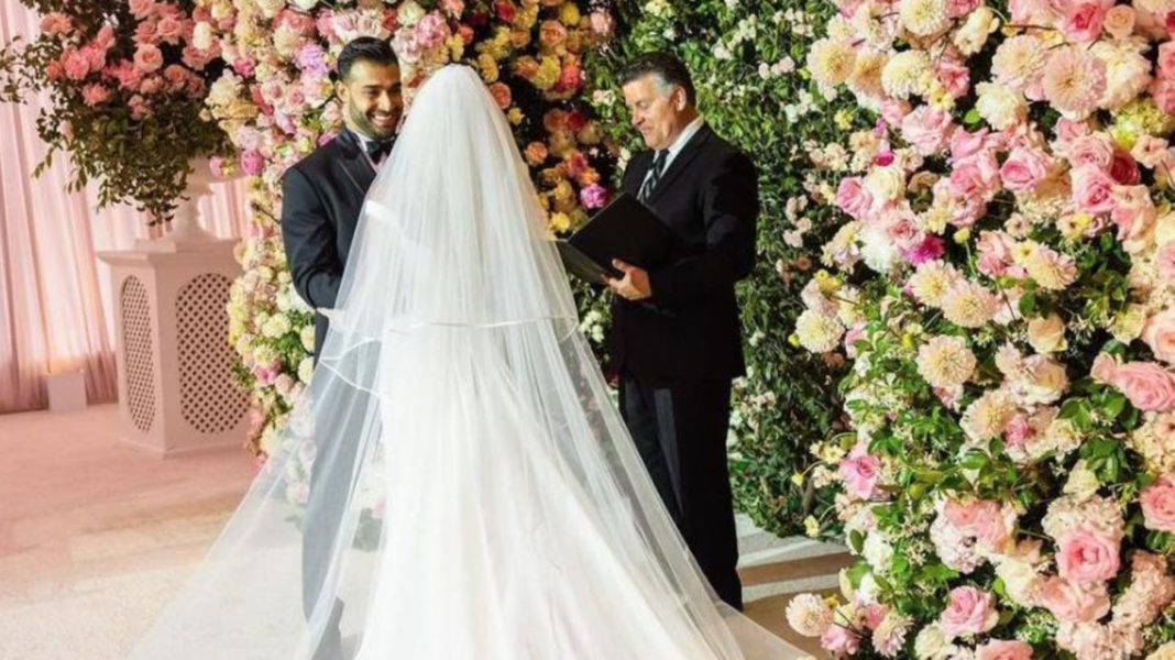 einmal-cinderella:-blumenmeer,-kutsche-und-pferd-mit-goldenen-hufen-–-die-maerchenhochzeit-von-britney-spears einmal-cinderella:-blumenmeer,-kutsche-und-pferd-mit-goldenen-hufen-–-die-maerchenhochzeit-von-britney-spears