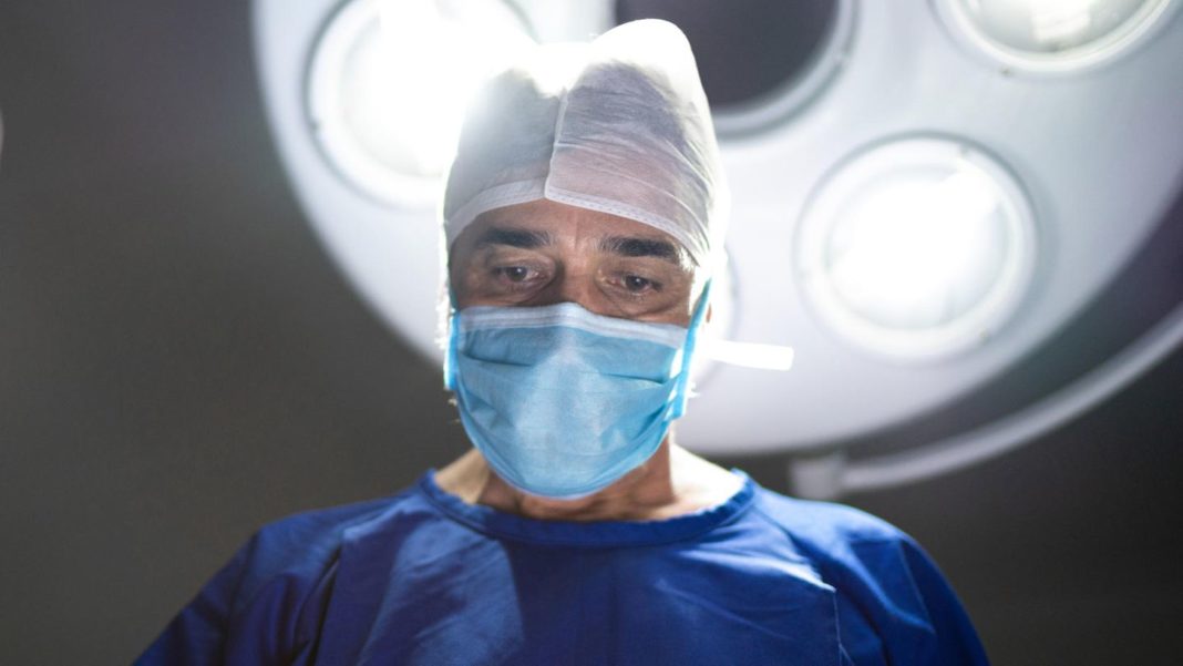 die-diagnose:-ein-sportler-muss-am-herz-operiert-werden.-doch-lebensbedrohlich-ist-etwas-ganz-anderes-in-seinem-brustraum-|-stern-plus die-diagnose:-ein-sportler-muss-am-herz-operiert-werden.-doch-lebensbedrohlich-ist-etwas-ganz-anderes-in-seinem-brustraum-|-stern-plus