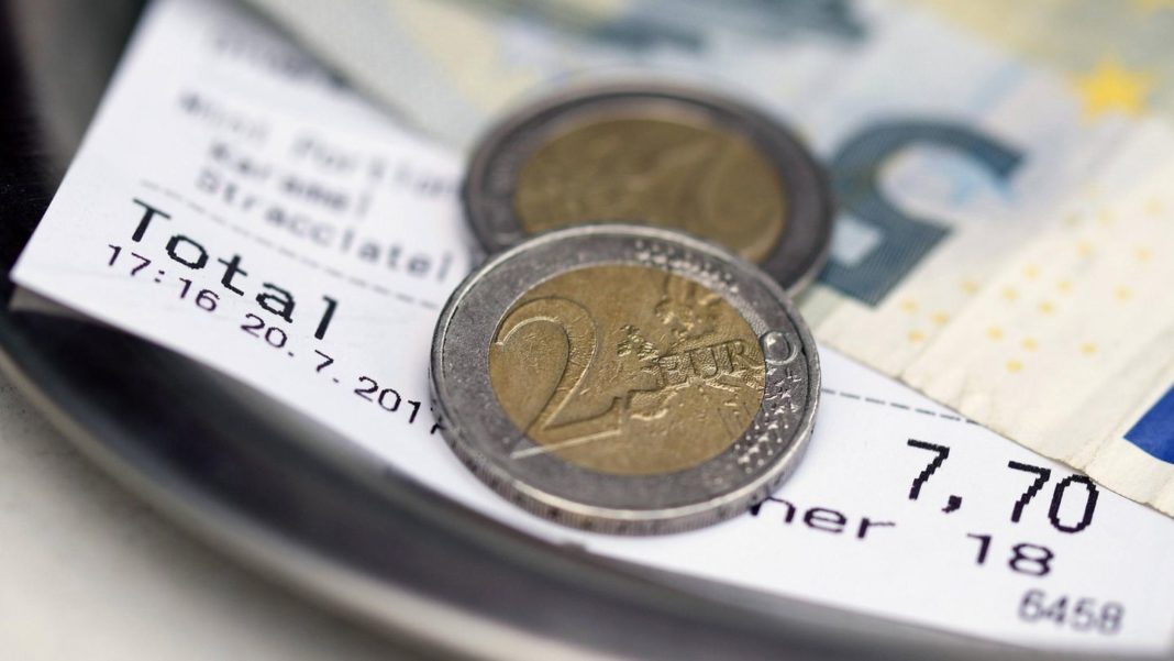ferienzeit:-reise-knigge-fuer-urlauber:-wo-gebe-ich-wie-viel-trinkgeld? ferienzeit:-reise-knigge-fuer-urlauber:-wo-gebe-ich-wie-viel-trinkgeld?