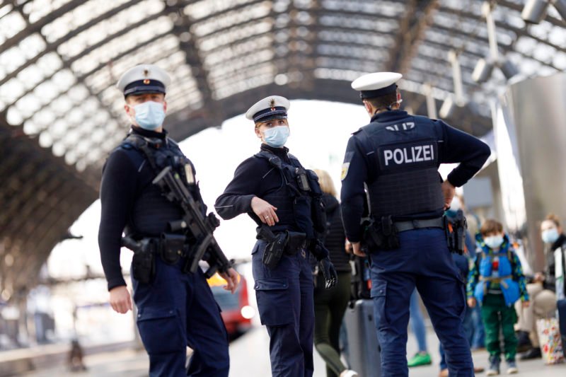 grundgehalt-ab-4.500-euro,-8000-offene-stellen:-so-attraktiv-kann-ein-karriereeinstieg-im-oeffentlichen-dienst-sein grundgehalt-ab-4.500-euro,-8000-offene-stellen:-so-attraktiv-kann-ein-karriereeinstieg-im-oeffentlichen-dienst-sein