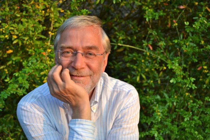 „es-geht-nicht-um-veraenderung,-es-geht-um-verwandlung“:-neurobiologe-gerald-huether-darueber,-wie-man-seinen-eigenen-weg-findet „es-geht-nicht-um-veraenderung,-es-geht-um-verwandlung“:-neurobiologe-gerald-huether-darueber,-wie-man-seinen-eigenen-weg-findet