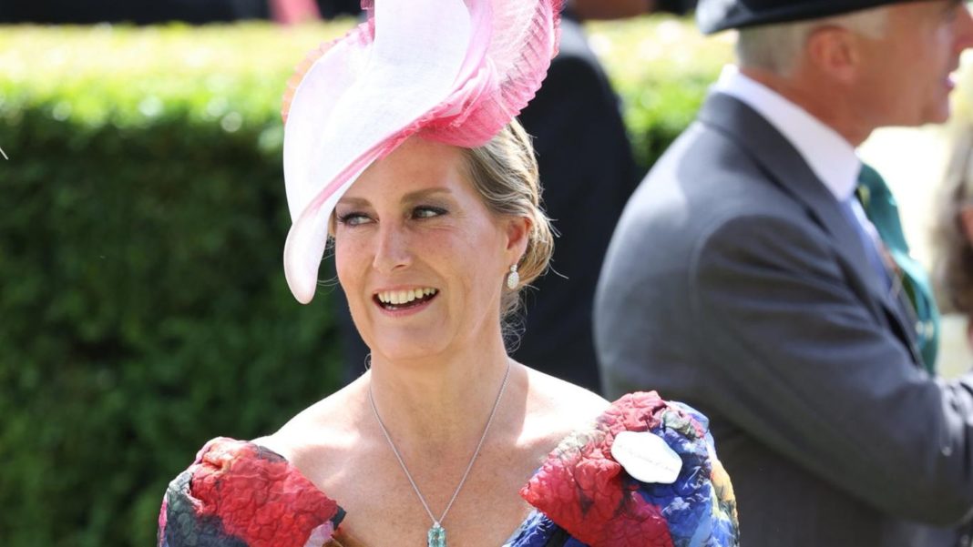 sophie-von-wessex:-in-diesem-kleid-zieht-sie-alle-blicke-auf-sich
