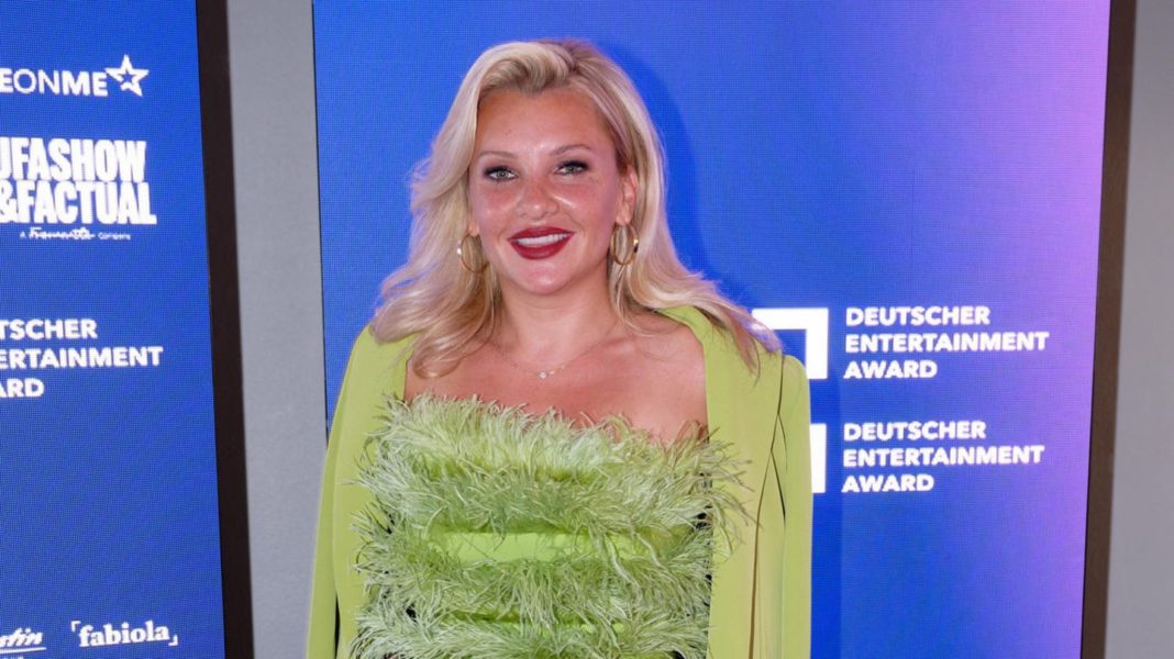 leute-von-heute:-evelyn-burdecki-will-in-neuer-tv-show-ihren-traummann-finden leute-von-heute:-evelyn-burdecki-will-in-neuer-tv-show-ihren-traummann-finden