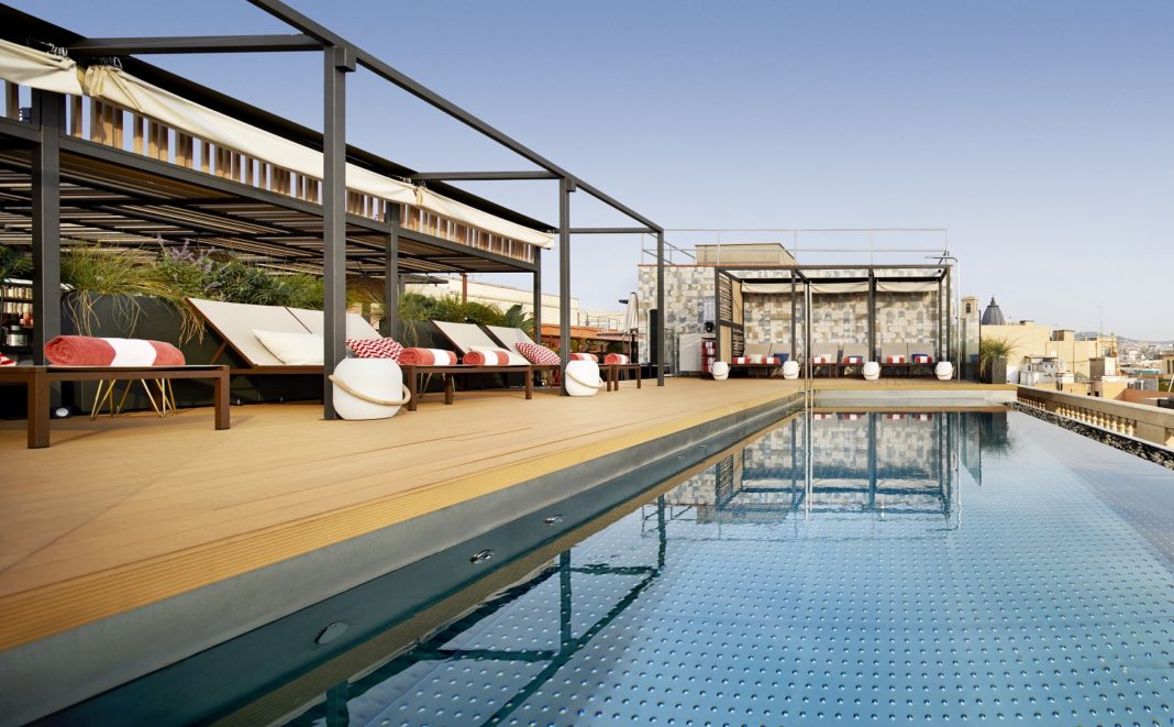 die-besten-dachterrassen-fuer-den-sundowner-von-barcelona-bis-bangkok die-besten-dachterrassen-fuer-den-sundowner-von-barcelona-bis-bangkok