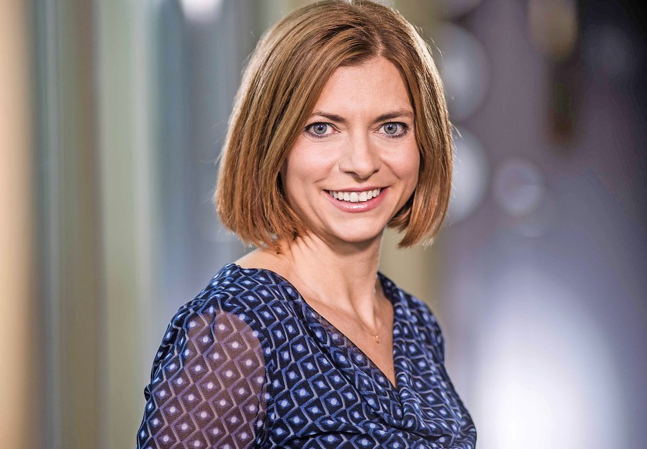 folgt-im-vorstand-der-commerzbank-mlnarsky-auf-personalchefin-schmittroth? folgt-im-vorstand-der-commerzbank-mlnarsky-auf-personalchefin-schmittroth?
