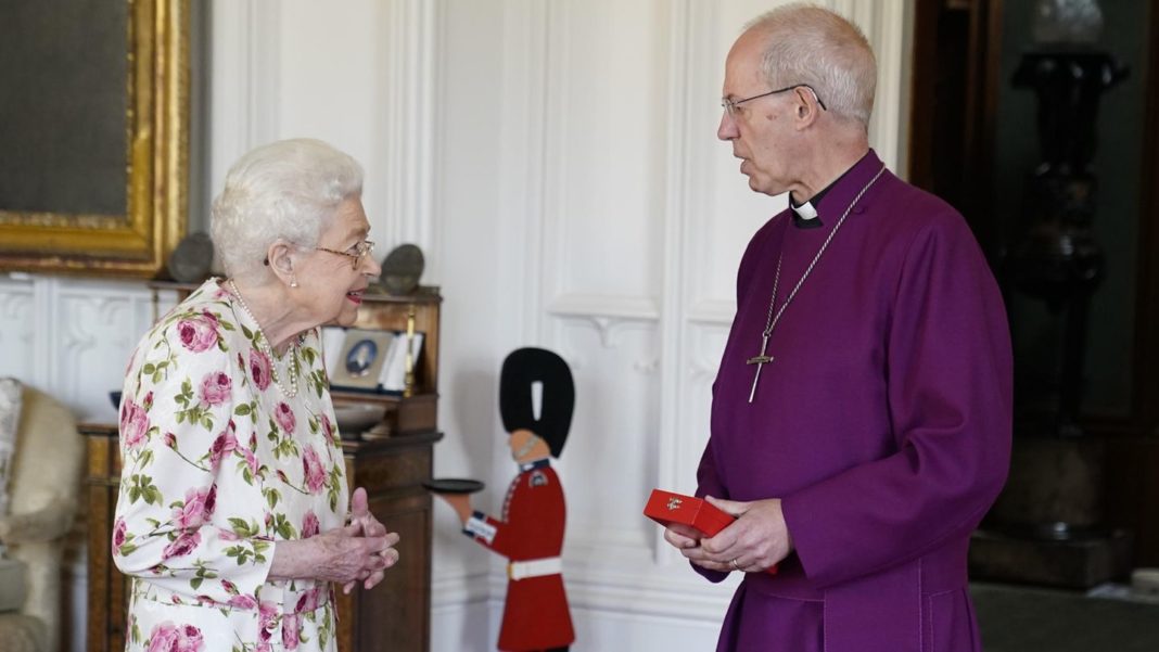 queen-elizabeth-:-gut-gelaunter-termin-ohne-gehstock queen-elizabeth-:-gut-gelaunter-termin-ohne-gehstock