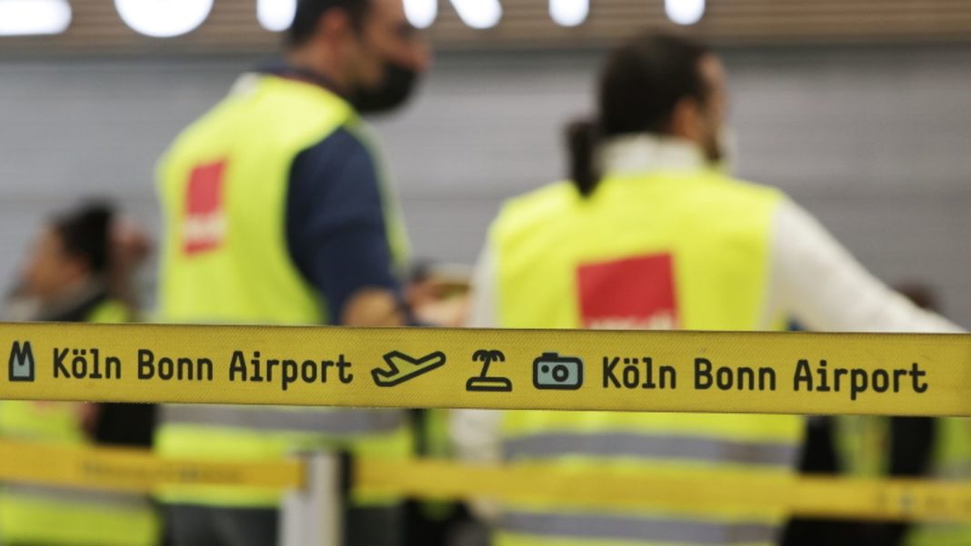 ferienstart-in-nrw:-schlangen-und-chaos-befuerchtet:-200.000-passagiere-werden-fuer-flughaefen-zum-haertetest