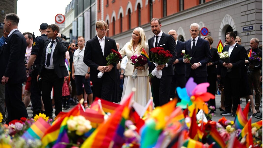 prinz-haakon-+-prinzessin-mette-marit:-in-oslo-trauern-sie-gemeinsam prinz-haakon-+-prinzessin-mette-marit:-in-oslo-trauern-sie-gemeinsam