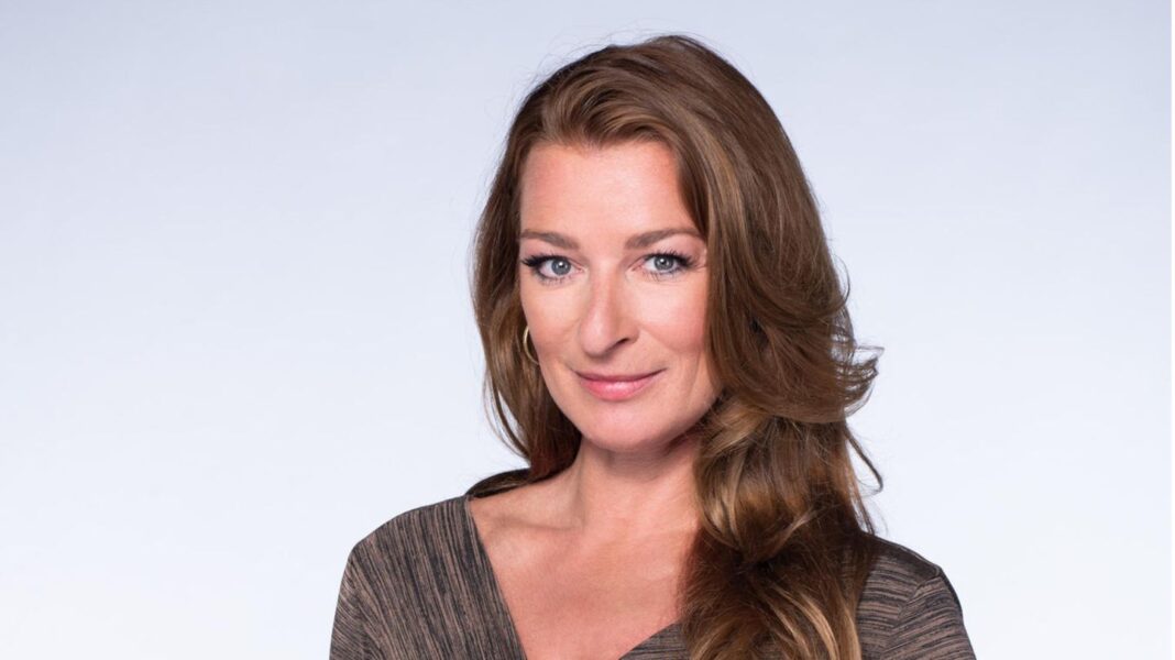 “rote-rosen”:-maria-fuchs-bricht-bewusstlos-zusammen “rote-rosen”:-maria-fuchs-bricht-bewusstlos-zusammen