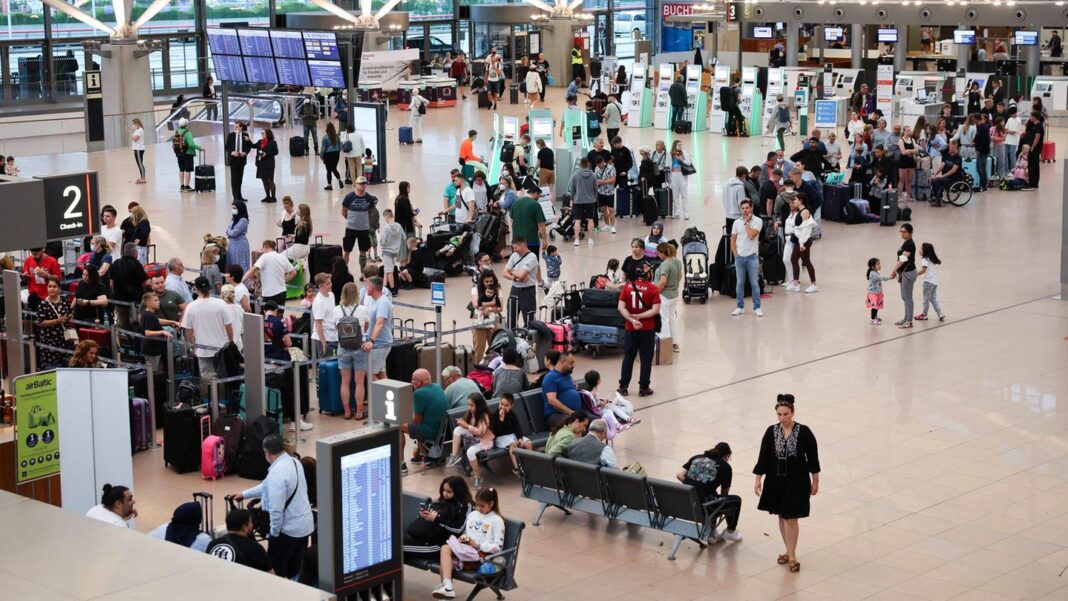 hohes-passagieraufkommen:-hamburg-airport:-wegen-des-chaos-fordern-flughafen-und-polizei-die-reisenden-zur-mithilfe-auf