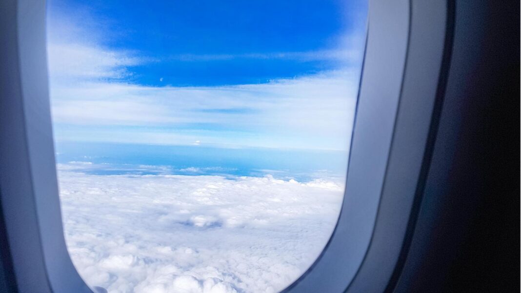 hygiene-im-flugzeug:-tipps-eines-flugbegleiters:-keine-shorts-tragen-–-und-bloss-nicht-am-fenster-einschlafen hygiene-im-flugzeug:-tipps-eines-flugbegleiters:-keine-shorts-tragen-–-und-bloss-nicht-am-fenster-einschlafen