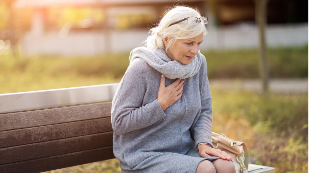 die-diagnose:-sie-ist-muede,-hat-atemprobleme-und-brustschmerzen.-der-arzt-erkennt:-sie-muss-sofort-operiert-werden