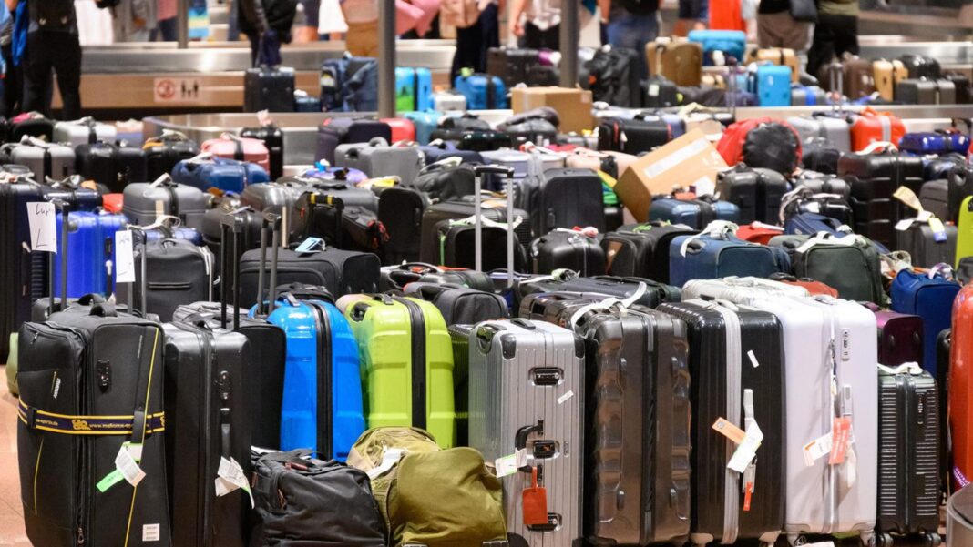 flugchaos-und-kofferberge:-an-diesen-deutschen-flughaefen-stapeln-sich-die-koffer-zu-tausenden