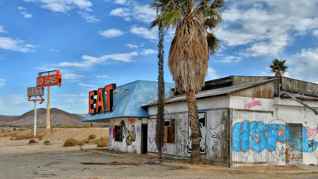 poesie-der-vergaenglichkeit:-lost-places-in-den-usa:-momente-der-ewigkeit-am-highway-rand poesie-der-vergaenglichkeit:-lost-places-in-den-usa:-momente-der-ewigkeit-am-highway-rand
