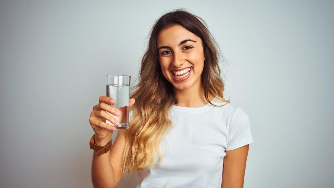 gut-zu-wissen:-wie-viel-wasser-muss-ich-bei-dieser-hitze-eigentlich-trinken? gut-zu-wissen:-wie-viel-wasser-muss-ich-bei-dieser-hitze-eigentlich-trinken?