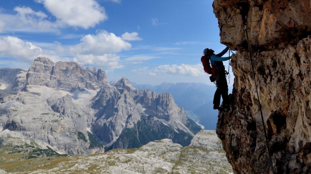 drei-zinnen:-klettern-in-den-dolomiten:-500-meter-luft-unter-den-sohlen