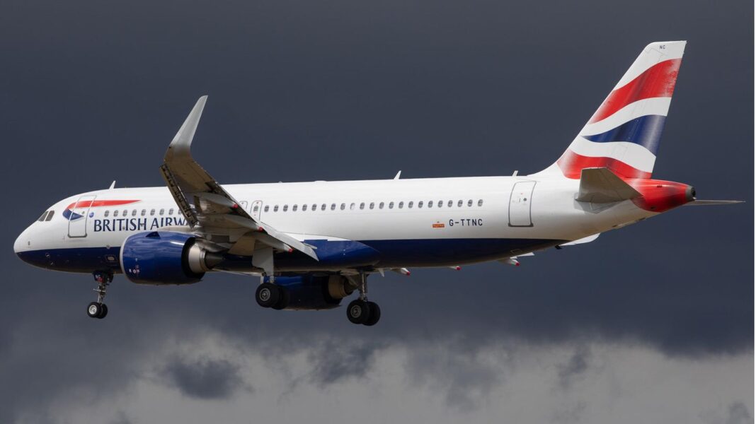 bitte-anschnallen:-british-airways-flug-zeigt:-das-passiert,-wenn-passagiere-im-landeanflug-auf-klo-muessen bitte-anschnallen:-british-airways-flug-zeigt:-das-passiert,-wenn-passagiere-im-landeanflug-auf-klo-muessen