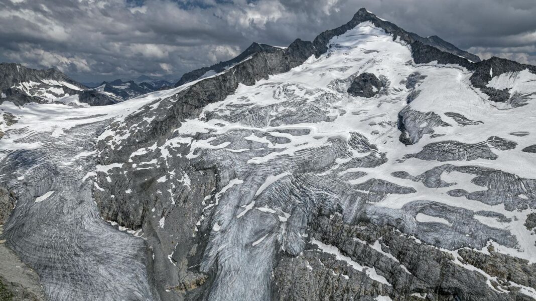 neuerscheinung-“alpeneis”:-vom-rueckzug-der-gletscher:-luftbilder-zeigen-das-schwindende-eis-in-den-alpen
