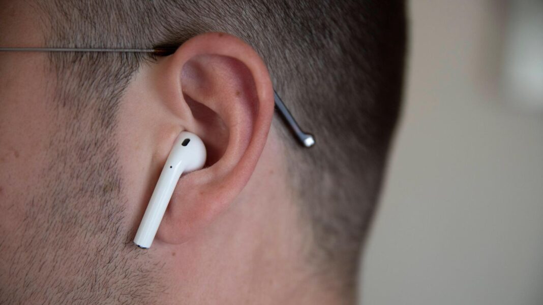 airpods:-englaender-reist-seinen-geklauten-kopfhoerern-6500-kilometer-weit-nach-–-und-findet-den-dieb-schliesslich airpods:-englaender-reist-seinen-geklauten-kopfhoerern-6500-kilometer-weit-nach-–-und-findet-den-dieb-schliesslich