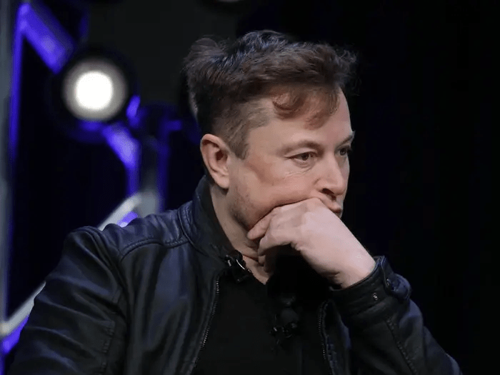 er-schlafe-am-schreibtisch-ein-und-feuere-mitarbeiter,-die-nicht-seiner-meinung-sind:-ex-tesla-manager-berichtet-ueber-den-arbeitsalltag-mit-elon-musk er-schlafe-am-schreibtisch-ein-und-feuere-mitarbeiter,-die-nicht-seiner-meinung-sind:-ex-tesla-manager-berichtet-ueber-den-arbeitsalltag-mit-elon-musk