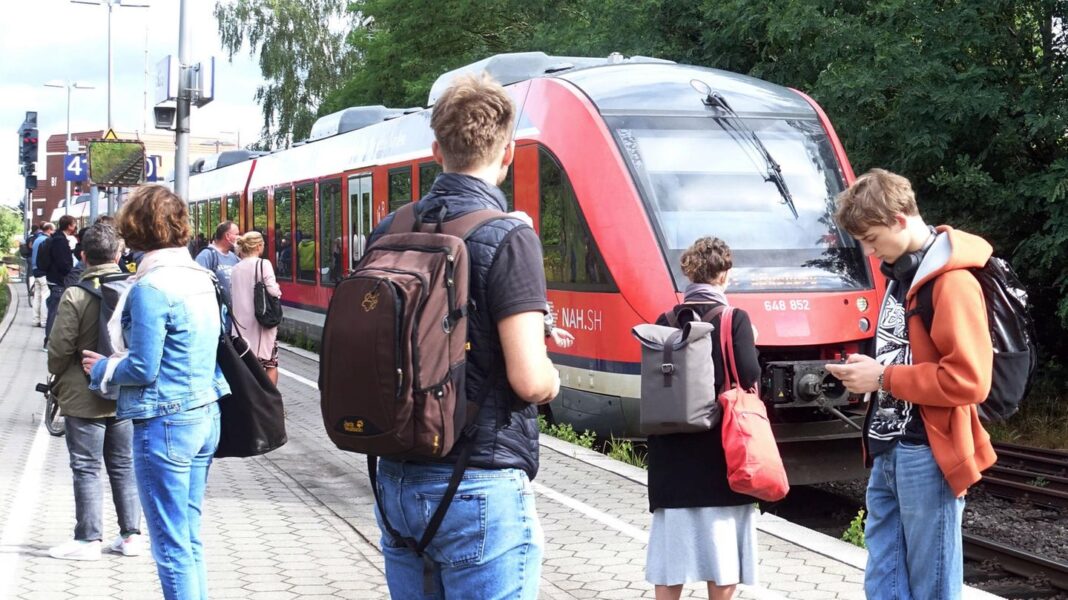 nach-drei-monaten:-das-9-euro-ticket-laeuft-aus-–-und-ohne-guenstiges-folgeangebot-verpufft-sein-erfolg nach-drei-monaten:-das-9-euro-ticket-laeuft-aus-–-und-ohne-guenstiges-folgeangebot-verpufft-sein-erfolg