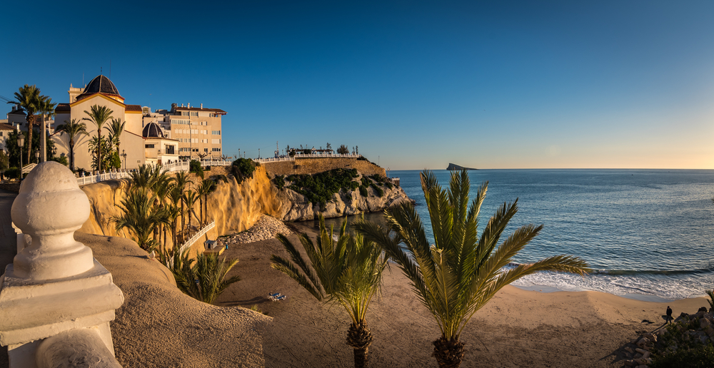 der-ferienort-denia-an-der-costa-blanca-profitiert-von-seiner-malerischen-lage der-ferienort-denia-an-der-costa-blanca-profitiert-von-seiner-malerischen-lage