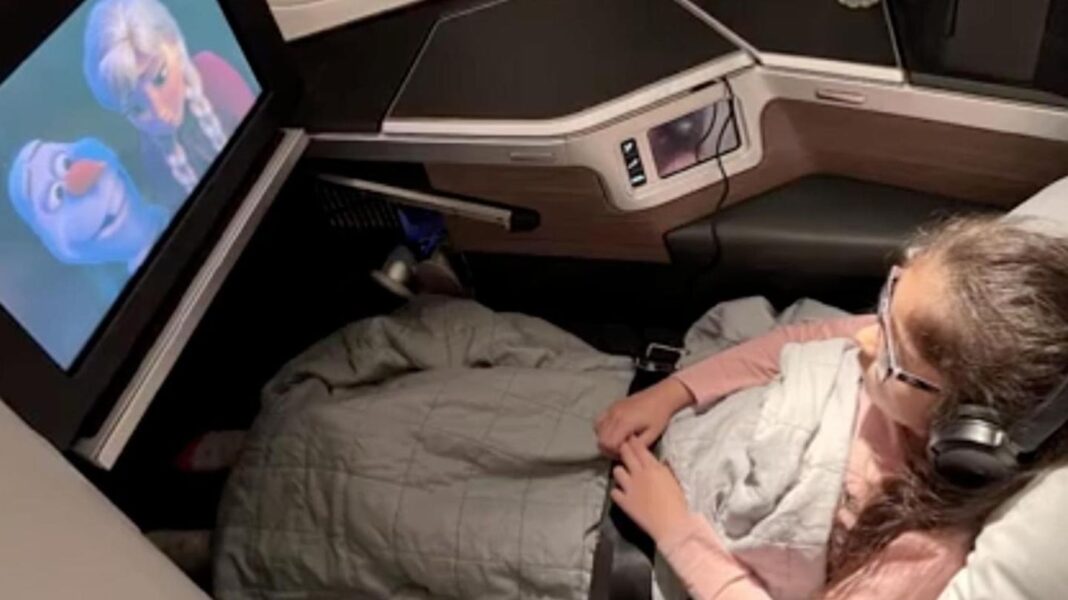 niedliches-video:-maedchen-singt-lautstark-“frozen”-song-in-der-business-class-–-und-begeistert-das-netz niedliches-video:-maedchen-singt-lautstark-“frozen”-song-in-der-business-class-–-und-begeistert-das-netz