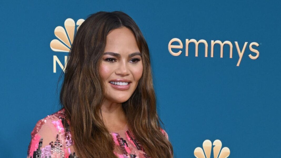 um-ihr-leben-zu-retten:-chrissy-teigen-gesteht-nach-zwei-jahren:-es-war-eine-abtreibung,-keine-fehlgeburt um-ihr-leben-zu-retten:-chrissy-teigen-gesteht-nach-zwei-jahren:-es-war-eine-abtreibung,-keine-fehlgeburt