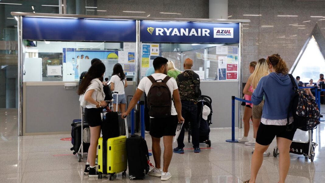 strengere-handgepaeck-richtlinien:-tiktok-video-enthuellt:-ryanair-koennte-strafen-fuer-gepaecktricks-einfuehren