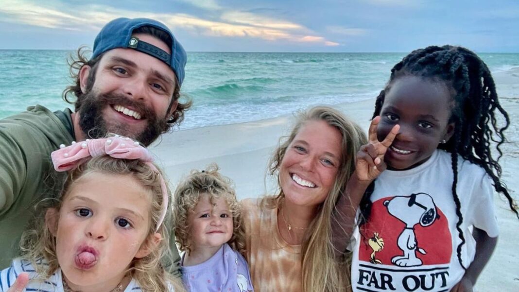 thomas-rhett:-“wir-haben-quasi-zwillinge,-nur-mit-verschiedenen-hautfarben” thomas-rhett:-“wir-haben-quasi-zwillinge,-nur-mit-verschiedenen-hautfarben”