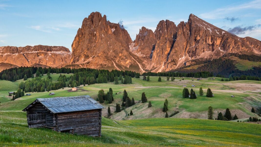 neuer-bildband:-auf-der-seiser-alm,-der-groessten-hochalm-der-alpen neuer-bildband:-auf-der-seiser-alm,-der-groessten-hochalm-der-alpen